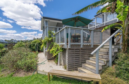 Raglan Apartment | Pineapple Palace Studio: tranquil, central setting