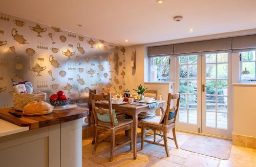 Longborough House | Pineapple Spa Cottage