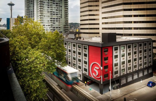 Belltown Hotel | Pineapple Treats & Designer Toiletries in a Vibrant Room near Pike Place Market