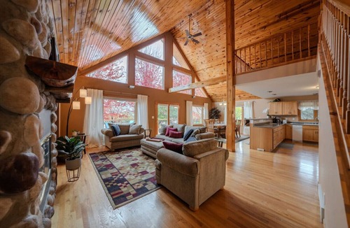 Renner House | Pinecone Acres Lodge w/Hot Tub - Sleeps 9