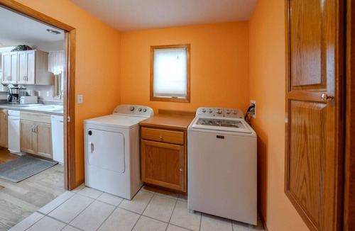 Renner House | Pinecone Acres Lodge w/Hot Tub - Sleeps 9