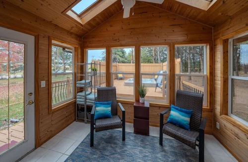 Renner House | Pinecone Acres Lodge w/Hot Tub - Sleeps 9