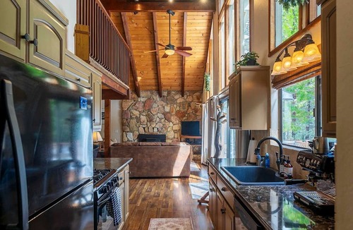 Dorrington Cottage | Pinecone Cottage in Dorrington, CA