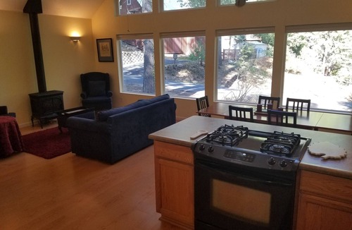 Long Barn Cabin | PinecrestAreaRentals #4 Book 2nights get 3rd free Feb 8 stay watch Superbowl!.
