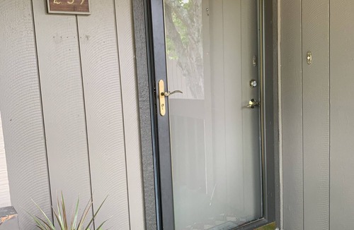 Pinehurst Condo | Pinehurst 2BR 2B Condo on lake, seasonal pool, just 1.5 mi to Pinehurst Resort