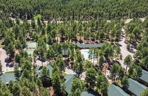 Pinetop Condo | Pinetop | Family Mountain Getaway | Pool + Hot Tub | 2BR Deluxe Condo