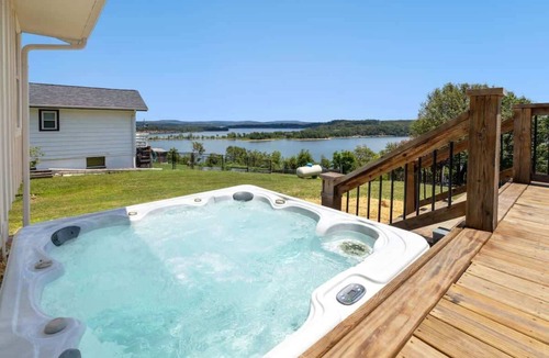 Beaver Shores House | Pineview - Beaver Lake - 2 Living Rooms - Hot Tub