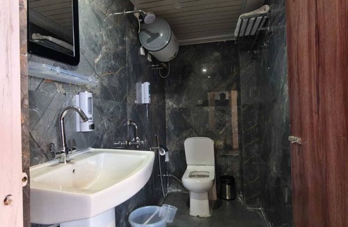 Darjeeling Hotel | PINEVIEW ESCAPES