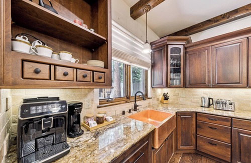 South Lake Tahoe House | Pinewood Paradise Retreat