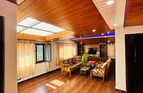 Shimla Apartment | Pinewood View Homestay
