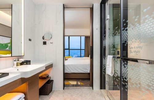 Longgang Hotel | PingshanHighSpeedRailHiltonHuanpengHotel