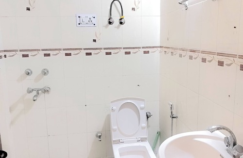 Sainik Farm Apartment | Pink Bliss: Cozy Retreat in Saket