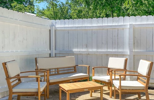 Dickerson Road House | Pink Nashville Cottage Girls' Trip, 12 Min to DT