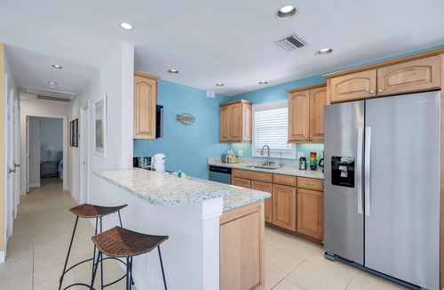 Del Sega House | Pink Shell- peaceful Sanibel home short walk to the beach!