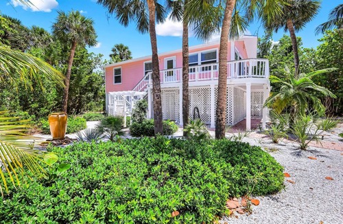 Del Sega House | Pink Shell- peaceful Sanibel home short walk to the beach!