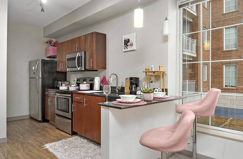 Uptown District Apartment | PINK STUDIO APT IN HEART OF DOWNTOWN