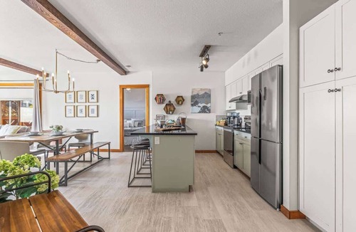 Canmore Condo | PINNACLE. Incredible Mtn View DT Canmore Hot Tub