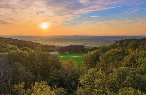Middletown Villa | Pinnacle Pointe by Relaxtay 600 Acre Private Luxury Estate with Spa, Pool, Theater and Lake