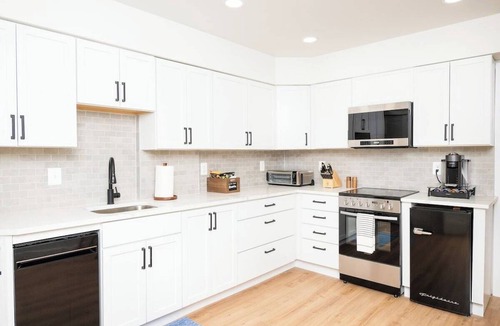 Cambridge Apartment | Pint-Sized on Poplar - Contemporary Cambridge Apartment Across from RAR Brewing