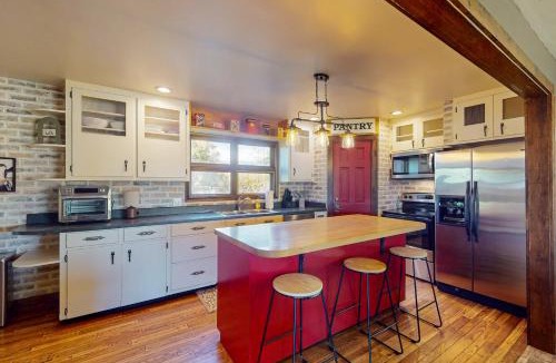Del Norte House | Pioneer Ridge