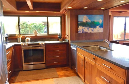 Pupukea House | Pipeline Beachfront House that Sleeps 12 Guest.