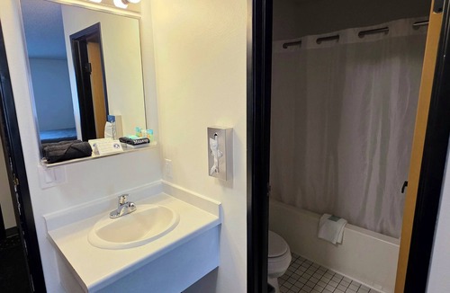 Clearbrook Hotel | Piper's Inn