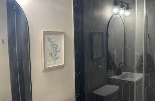 Hamilton House | Piper's Place - 2 Bedroom House in DT Hamilton