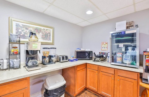 Pipestone Historic District Apartment | Pipestone|2 Queen Bed|Non Smoking