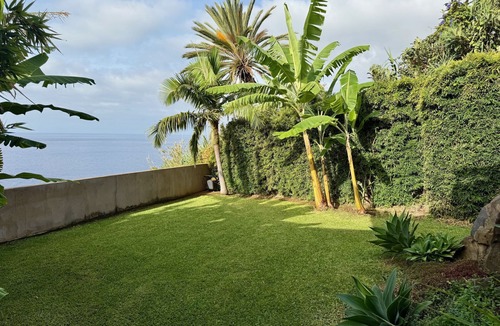 Santa Maria Maior Villa | Pirate House Funchal seafront home w Pool & garden
