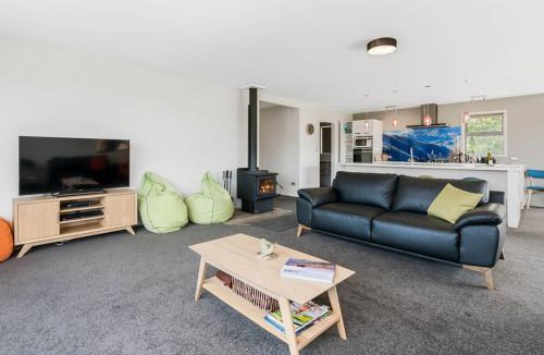 Mount Pisa House | Pisa View Paradise - Cromwell Holiday Home