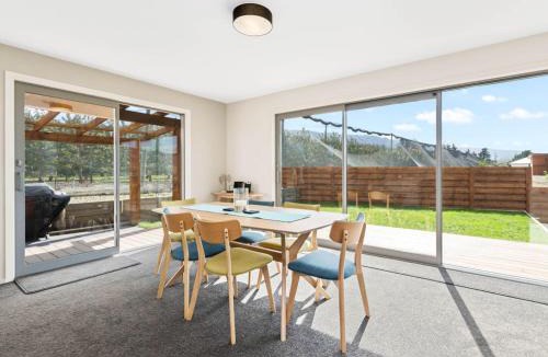 Mount Pisa House | Pisa View Paradise - Cromwell Holiday Home