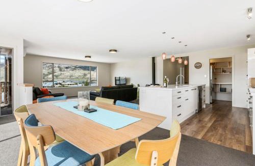 Mount Pisa House | Pisa View Paradise - Cromwell Holiday Home