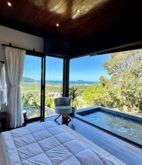 Florianopolis Villa | Piscina, vista e conforto no sul da ilha de floripa