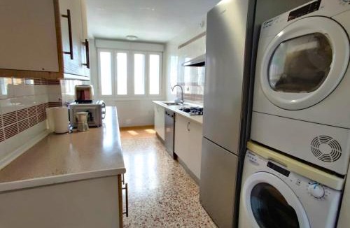 Almeria Apartment | Piso cerca Playa con 2 duchas y 5 Aires Acondicionados