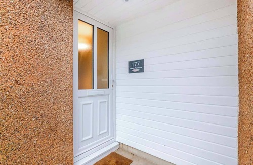 Glenrothes House | Pitcairn Residence-3Bedroom House-by Holiday Homes