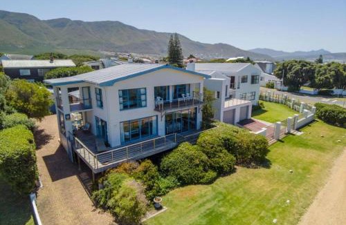 Hermanus House | Pitkindie Oceanfront Escape