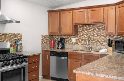 Northeast Heights House | Pitt Paradise: Pet-Friendly Oasis - An Irvie Home