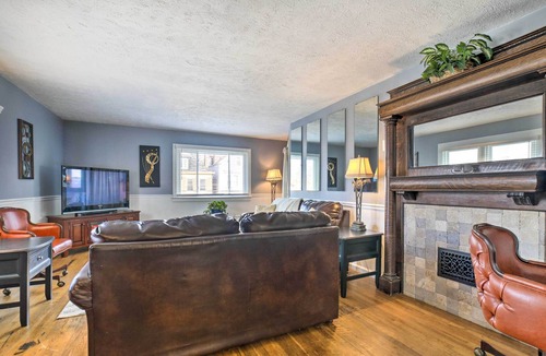 Marshall-Shadeland Apartment | Pittsburgh Escape w/ Pool - 3 Mi to Downtown!