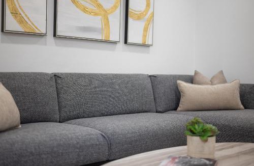 Millvale Apartment | Pittsburgh Millvale Modern 4 Bedroom Apartment with Parking