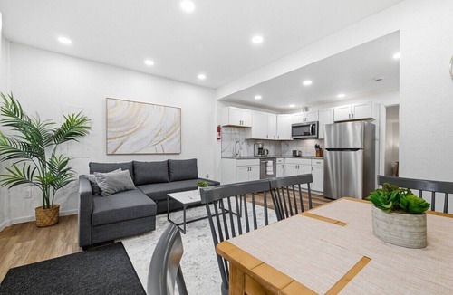 Millvale Apartment | Pittsburgh/Millvale Modern & Cozy One Bedroom Apartment with Free Street Parking