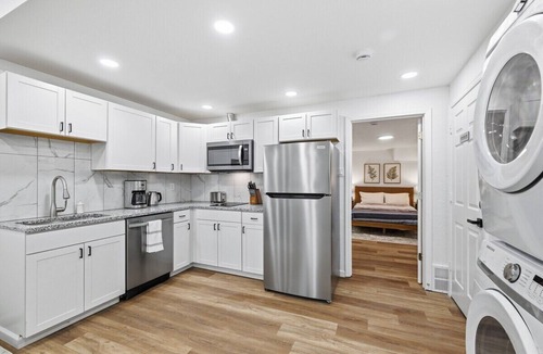 Millvale Apartment | Pittsburgh/Millvale Modern & Cozy One Bedroom Apartment with Free Street Parking
