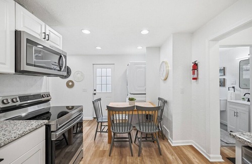 Millvale Apartment | Pittsburgh/Millvale Modern & Stylish Two Bedroom Apartment, Free Street Parking