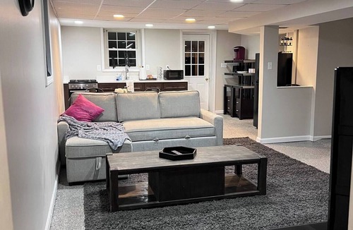 Coraopolis Apartment | Pittsburgh River Front 1-bedroom apartment with AC, WiFi
