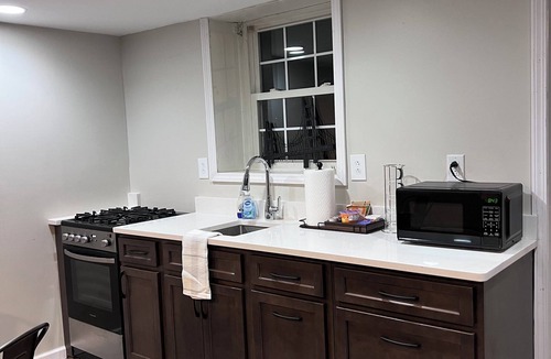 Coraopolis Apartment | Pittsburgh River Front 1-bedroom apartment with AC, WiFi