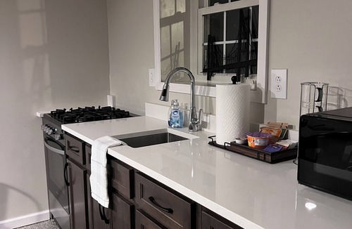 Coraopolis Apartment | Pittsburgh River Front 1-bedroom apartment with AC, WiFi