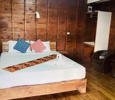 Nuea Khlong House | Pizza classic resort kohjum