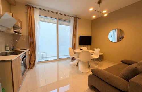 Piraeus Apartment | PL Pireas Modern APT