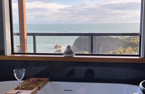 Paparoa National Park Cottage | Place for 2 with a sea view 1 Bedroom / W/ Hot Tub