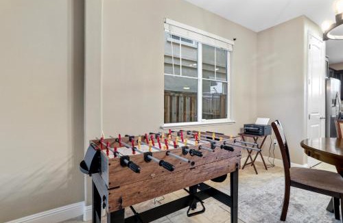 Pittsburg House | Placid Vibe Spacious 7-BR with Free Parking