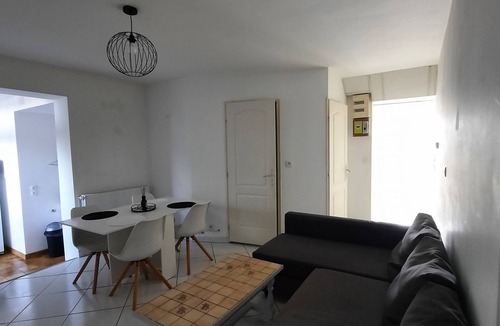 Auxonne Apartment | "plain-pied Charmant 56m²: Prox. Centre-ville, Cuisine Équipée - Idéal 7 Pers."
